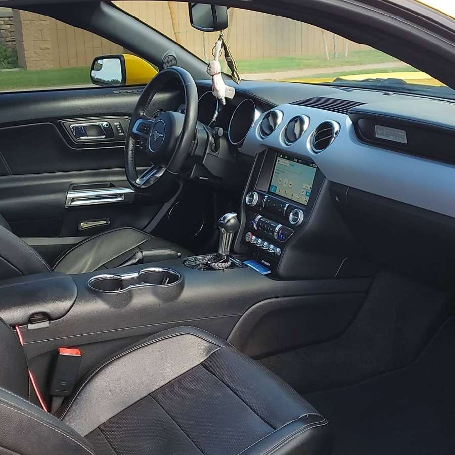 ford-mustang-interior-detailing