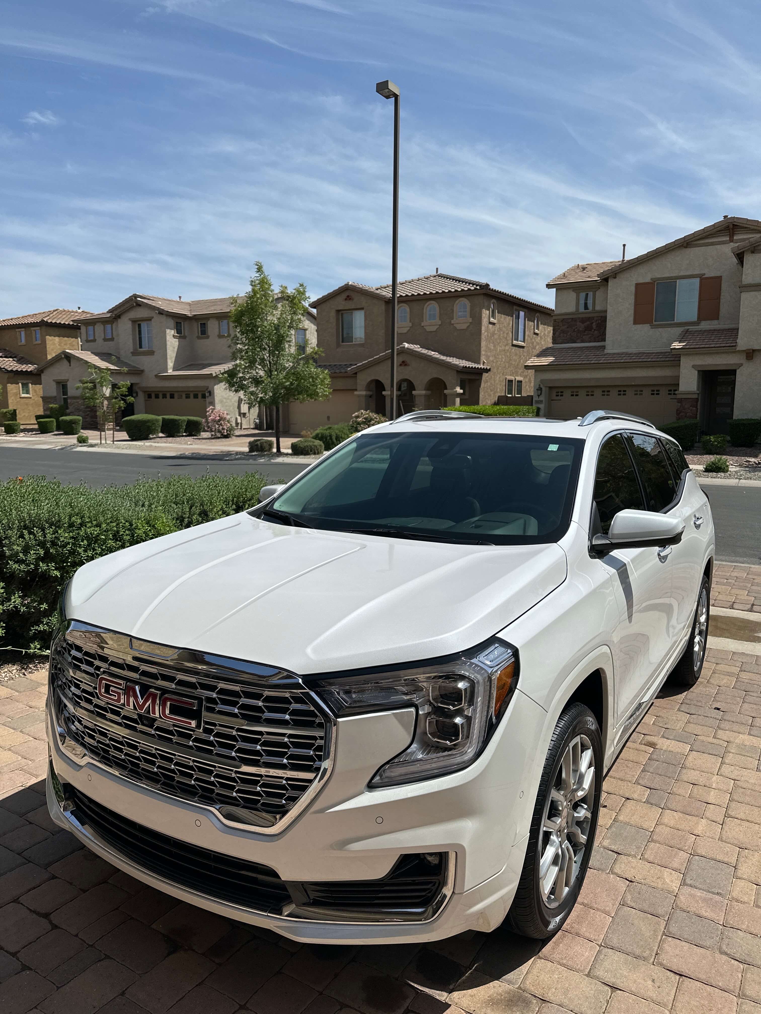 mobile-detailing-white-gmc-suv